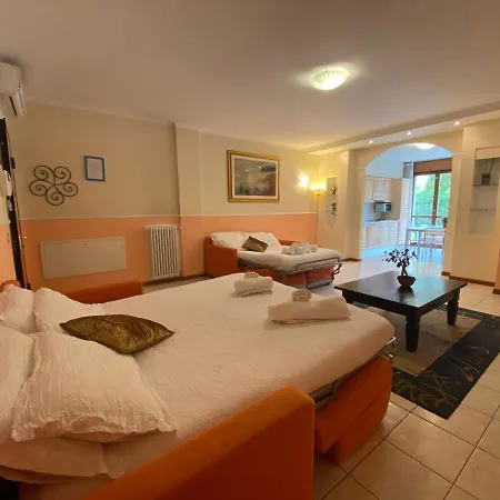 Ferretti Garda Palace 페스키에라델가르다