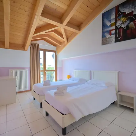 Ξενοδοχείο με διαμερίσματα Ferretti Garda Palace 4*