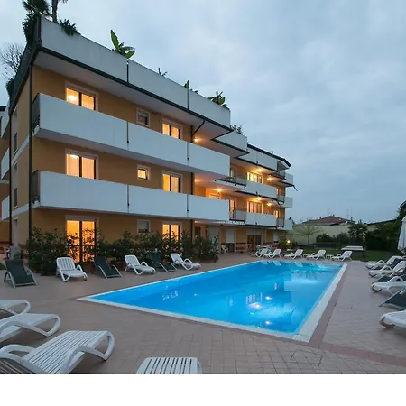 Ferretti Garda Palace 페스키에라델가르다