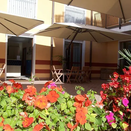 Ferretti Garda Palace 아파트호텔 페스키에라델가르다