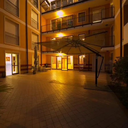 Ferretti Garda Palace Lejlighedshotel Peschiera del Garda